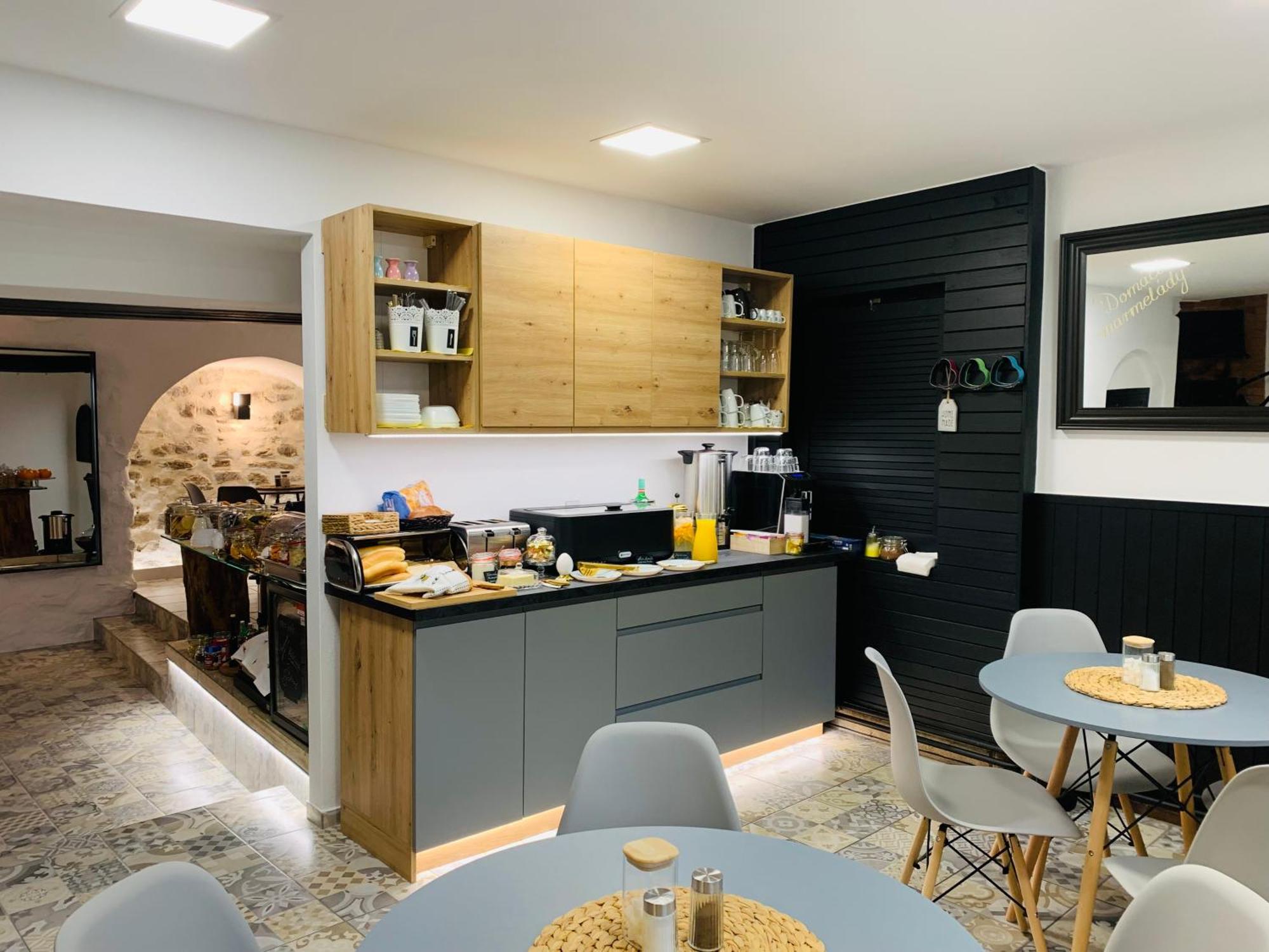 Boutique Apartments U Rolanda, Mikulasske Namesti Znojmo Eksteriør billede