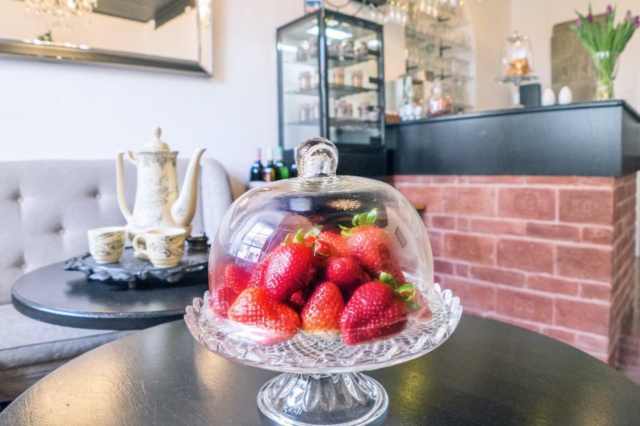 Boutique Apartments U Rolanda, Mikulasske Namesti Znojmo Eksteriør billede